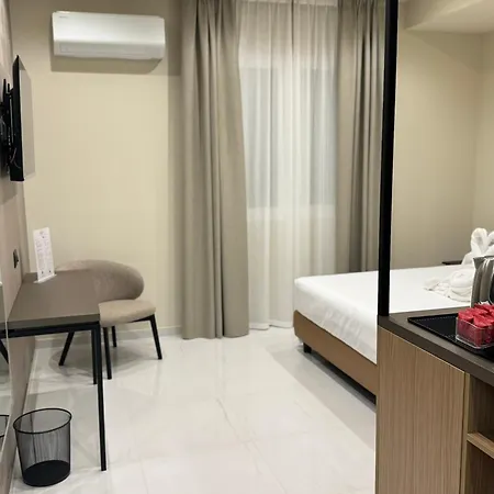 Maison Bijou Bed & Breakfast 4*